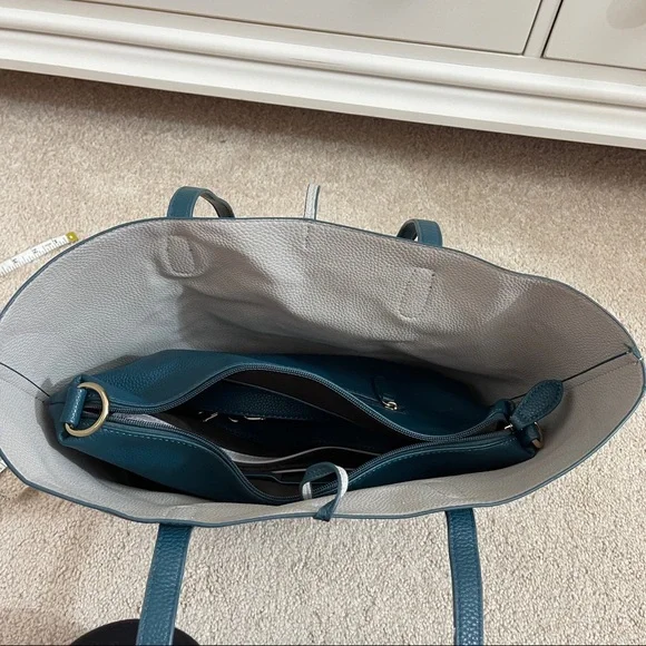 Vegan leather tote with insert n crossbody strap - Picture 2 of 10